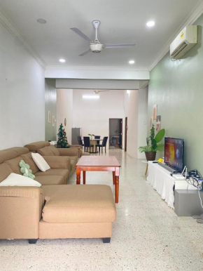 8 pax KakaHomestay Tmn Petani Jaya